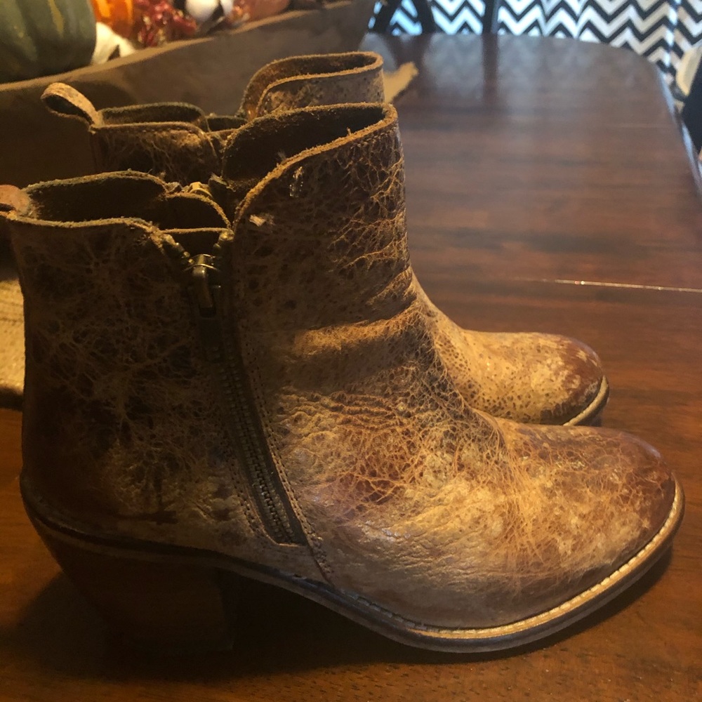 Diba True distressed boots size 6.5